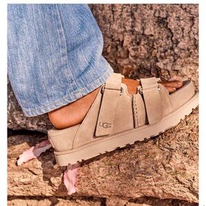 UGG Goldenstar Hi Slide